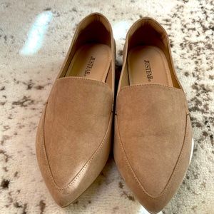 Never worn Kyndria Just Fab flats